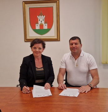 Ga. Brigita Vodušek, podžupanja v začasnem opravljanju funkcije županje in direktor podjetja BLISK BO-NA d.o.o., g. Boštjan VELIČKOVIČ.